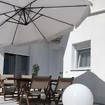 Luxury Apartment, Tranquility, Sea Views, Breeze *