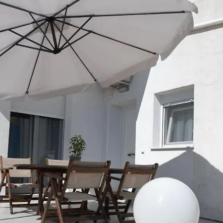 Luxury Apartment, Tranquility, Sea Views, Breeze *
